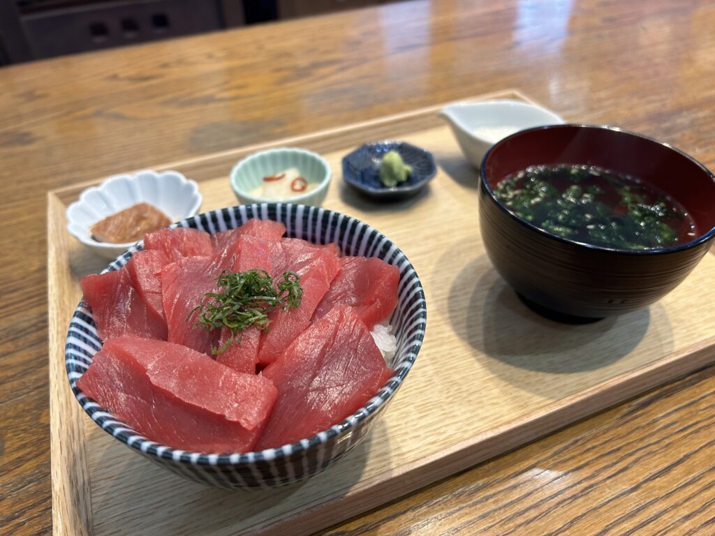 特選 数量限定 マグロ丼(9枚乗せ)